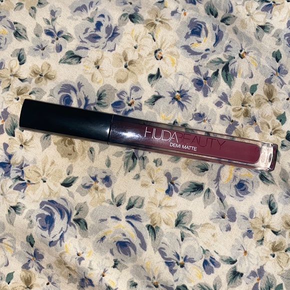 Original Huda Beauty Demi Matte